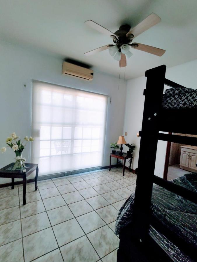 La Casa Rosa Monterrey Villa Buitenkant foto