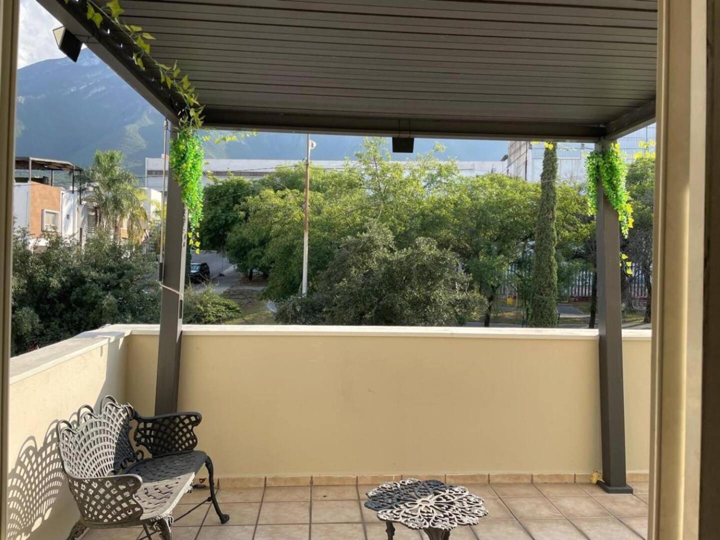 La Casa Rosa Monterrey Villa Buitenkant foto